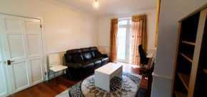 Cosy 2-Bedroom Home Near Chadwell Heath Station